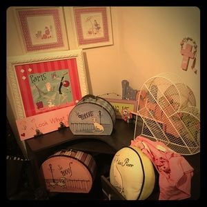 Paris themed bedroom set a lot of items not shown